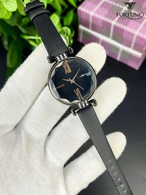 Stylish Women's Brown Leather Watch - Quartz Movement, Water Resistant - 1 Pc