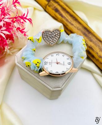 Stylish Women's Quartz Watch - Water Resistant - 1 Pc